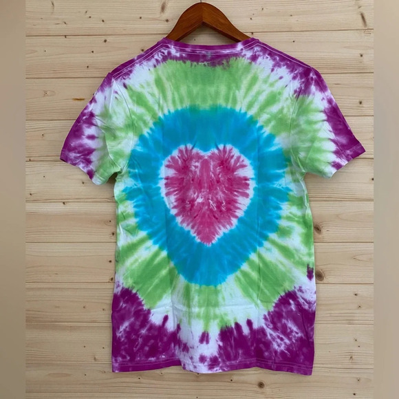NEW Unisex GILDAN Soft Style Heart Pattern Tie Dye T-Shirt Various Sizes - Picture 4 of 7